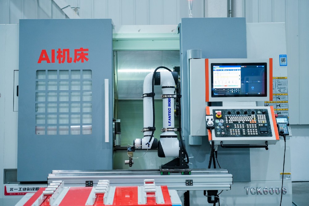Máy công cụ: từ bán thiết bị đến cung cấp giải pháp