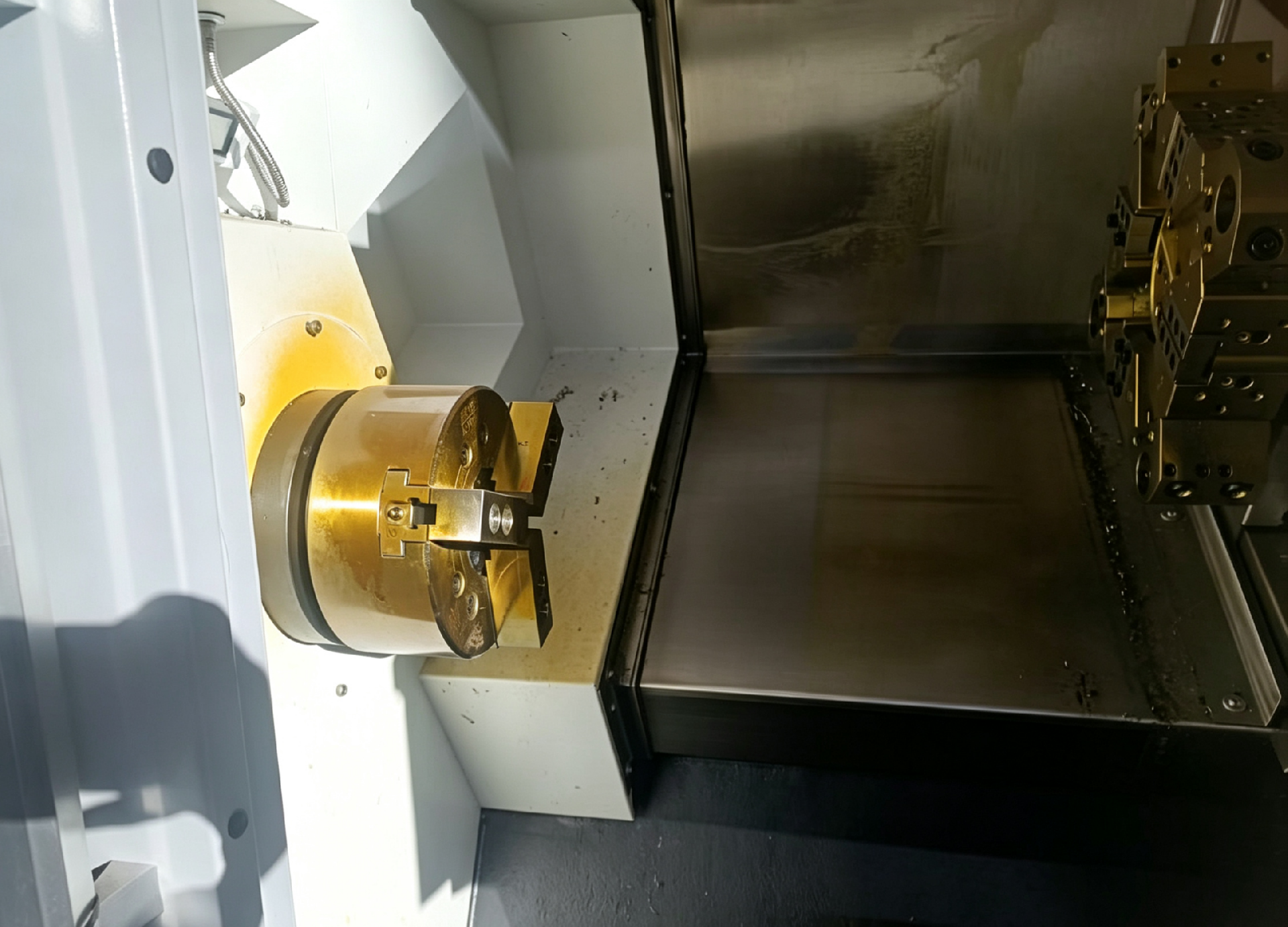 Máy tiện CNC TCK50 giường nghiêng