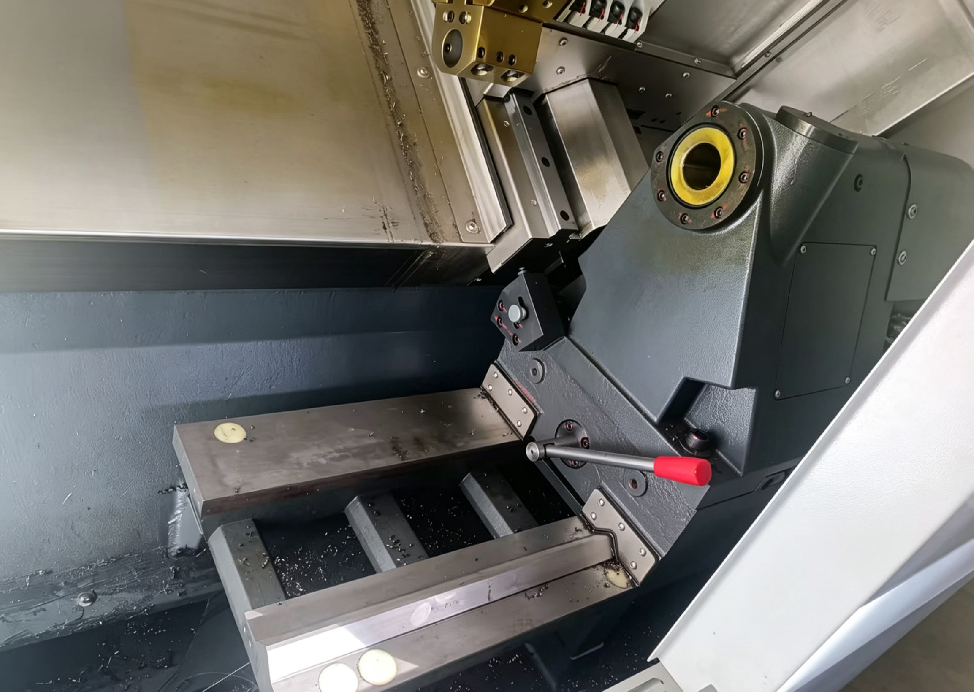 Máy tiện CNC TCK50 giường nghiêng
